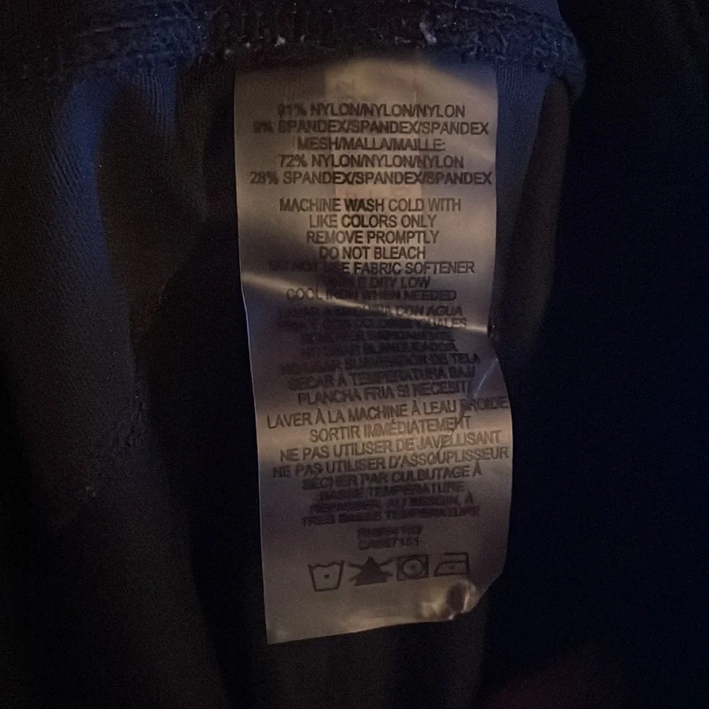 Calvin Klein Performance: black/pink cropped leggings: size M. - Picture 4 of 4